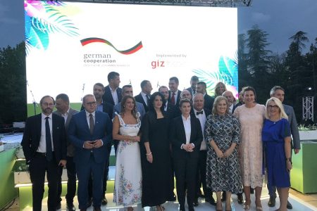 TRADICIONALNI NALEDOV SEPTEMBARSKI SUSRET NA BELOM DVORU