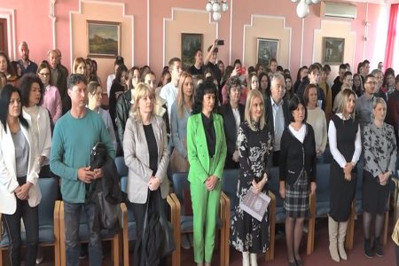 LESKOVAČKA GIMNAZIJA OBELEŽILA JE DANAS 143 GODINE SVOG POSTOJANJA