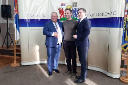POZNATI VIOLINISTA STEFAN MILENKOVIĆ VEČERAS ĆE NASTUPITI PRED LESKOVAČKOM PUBLIKOM