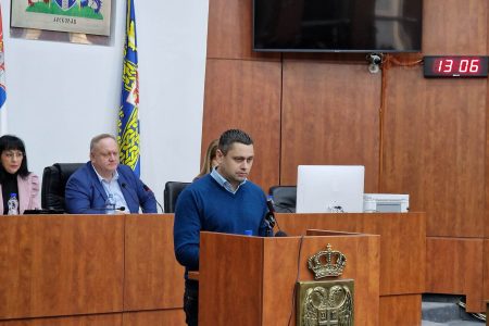 GRAD LESKOVAC ĆE I OVE GODINE IZ BUDŽETA PRUŽITI MATERIJALNU PODRŠKU MLADIM I TALENTOVANIM LJUDIMA