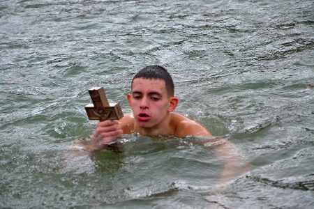 OGNJEN OBRADOVIĆ IZ LESKOVCA PRVI DO KRSTA U VLASOTINCU