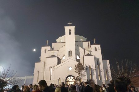 PALJENJE BADNJAKA U CRKVI SVETOG SIMEONA MIROTOČIVOG U LESKOVCU
