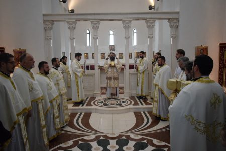 JUČE U HRAMU SVETOG SIMEONA MIROTOČIVOG U LESKOVCU OBELEŽENA HRAMOVNA SLAVA