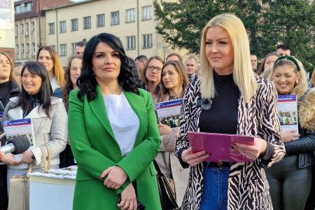 DANAS U CENTRU GRADA PREZENTOVAN NOVI BROJ SNS INFORMATORA