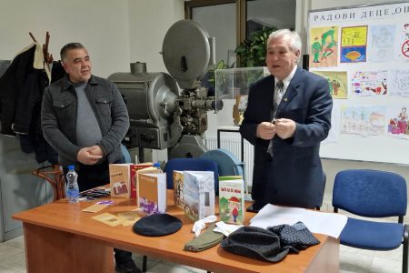 U DOMU KULTURE U BOJNIKU SINOĆ ODRŽANO KNJIŽEVNO VEČE I PREDSTAVLJEN JE OPUS PROFESORA VLASTE CENIĆA IZ DOLJEVCA
