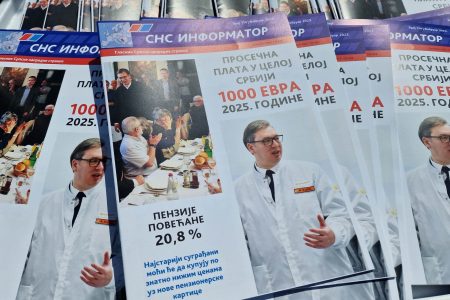 U CENTRU LESKOVCA DANAS PREZENTOVAN NAJNOVIJI BROJ SNS INFORMATORA