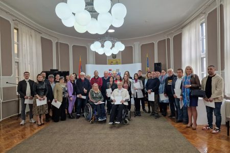 ISPLAĆENA PRVA RATA UDRUŽENJIMA IZ OBLASTI SOCIJALNE ZAŠTITE I 14 MILIONA GRADU LESKOVCU OPREDELJENO ZA OVU OBLAST
