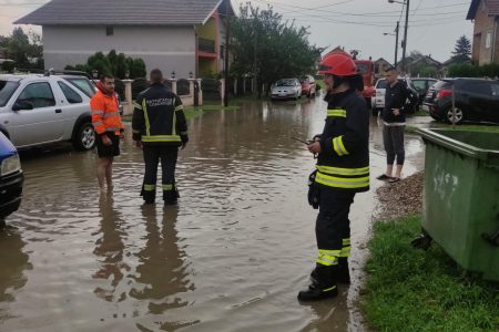 Pripadnici vatrogasno-spasilačkih jedinica će nastaviti sa preventivnim obilascima terena i kritičnih tačaka na ugroženim područjima