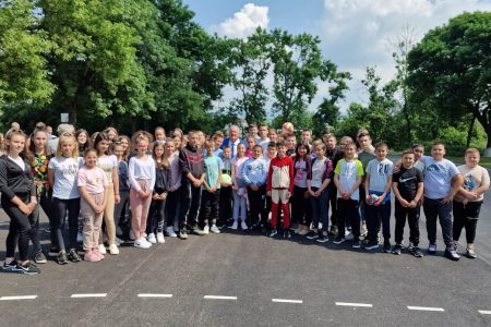 UREĐEN SPORTSKI TEREN U OSNOVNOJ ŠKOLI U MANOJLOVCU