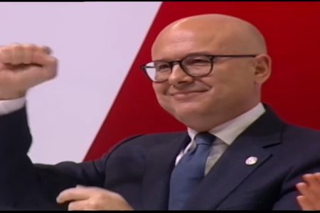 MILOŠ VUČEVIĆ IZABRAN ZA PREDSEDNIKA SRPSKE NAPREDNE STRANKE