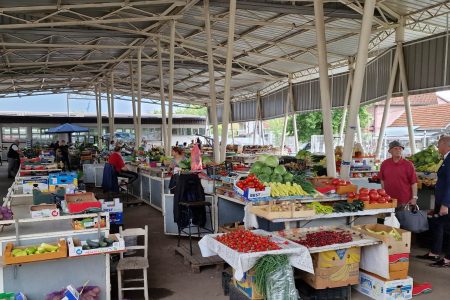 NA LESKOVAČKIM ZELENIM PIJACAMA PONUDA BOGATA – POTRAŽNJA SLABIJA