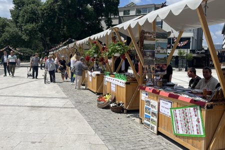 NA GRADSKOM TRGU ODRŽAN ETNO SAJAM POLJOPRIVREDNIH PROIZVODA