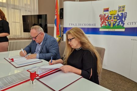 GRADONAČELNIK LESKOVCA POTPISAO KOLEKTIVNI UGOVOR SA ORGANIZACIJOM SINDIKATA GRADSKE UPRAVE