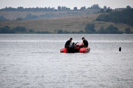 PRIPADNICI MUP-a PRONAŠLI TELO MLADIĆA KOJI JE NESTAO U VLASINSKOM JEZERU