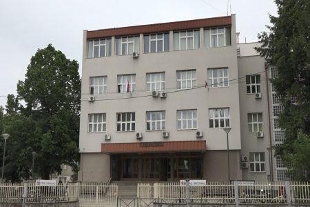 TOKOM BLOKADE LESKOVAČKE GIMNAZIJE I EKONOMSKE ŠKOLE OBIJENI ORMARIĆI KOJE KORISTE NASTAVNICI I UKRADEN LAPTOP