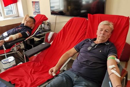 PRIPADNICI SEKTORA ZA VANREDNE SITUACIJE U LESKOVCU DANAS SE ODAZVALI AKCIJI DOBROVOLJNOG DAVANJA KRVI