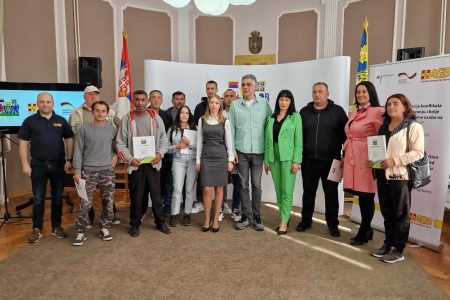 ORGANIZACIJA ASB I GRAD LESKOVAC DODELILI 13 UGOVORA O DONACIJI OPREME ZA OBAVLJANJE POLJOPRIVREDNE DELATNOSTI