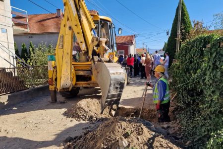 RADOVI NA REKONSTRUKCIJI VODOVODNE MREŽE U ULICI 10. BRIGADE U BOBIŠTU