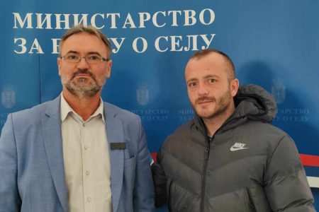 MILOŠ SMILJKOVIĆ IZ DRAGOVCA KOD BOJNIKA DOBIO KUĆU NA SELU