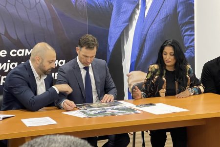 SINIŠA MALI I NATAŠA TASIĆ KNEŽEVIĆ RAZGOVARALI SA GRAĐANIMA RESNIKA