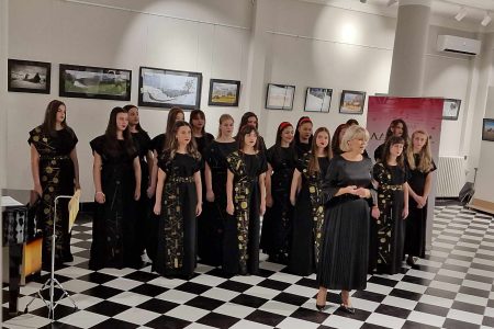U OKVIRU 15. LEDAMUSA SINOĆ JE KONCERT ODRŽAO VOKALNI ANSAMBL „STARS“