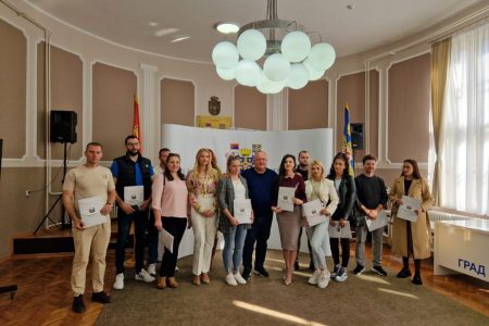 DANAS DODELJENA NOVČANA POMOĆ ZA 12 PREDUZETNIKA