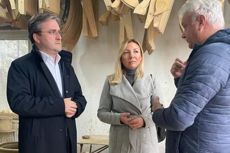 NIKOLA SELAKOVIĆ I TATJANA MACURA POSETILI PORODICU ĐORĐEVIĆ U OBRENOVCU