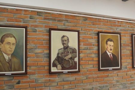 OTVORENA IZLOŽBA SLIKA “ZNAMENITI VLASOTINČANI”