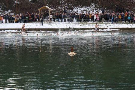 NOVINE U PLIVANJU ZA ČASNI KRST U VLASINI