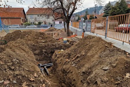 PRI KRAJU SU RADOVI NA IZGRADNJI TOPLOVODA DO OŠ „VASA PELAGIĆ“
