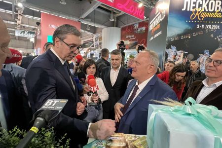 GRADONAČELNIK GORAN CVETANOVIĆ NA SAMU TURIZMA DOČEKAO PREDSEDNIKA ALEKSANDRA VUČIĆA
