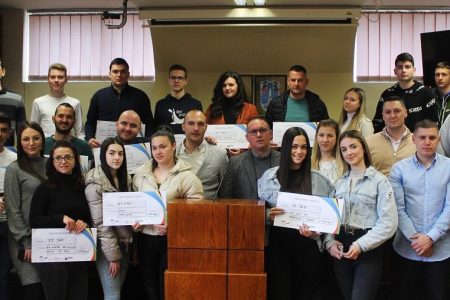 MLADI IZ VLASOTINCA DOBILI VAUČERE ZA OMLADINSKE PROJEKTE