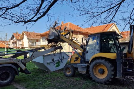 U MESNOJ ZAJEDNICI „MILENTIJE POPOVIĆ“ KOD SOLITERA B2 SPROVEDENA AKCIJA UKLANJANJA DIVLJE DEPONIJE