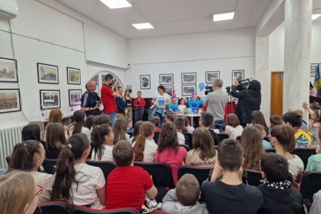 U LESKOVAČKOJ BIBLIOTECI OBELEŽEN MEĐUNARODNI DAN KNJIGE ZA DECU