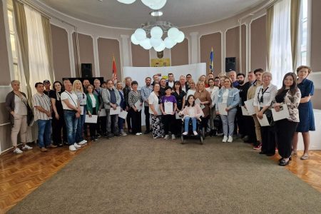 U LESKOVCU URUČENI UGOVORI ZA FINANSIRANJE I SUFINANSIRANJE PROJEKATA IZ OBLASTI KULTURE