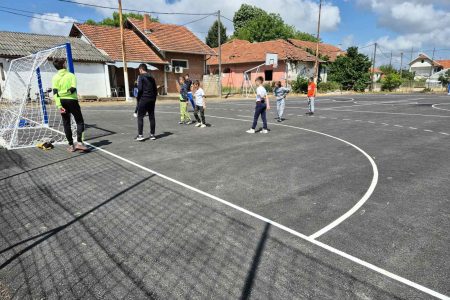 ISPLAĆENA SREDSTVA ZA UREĐENJE ŠKOLSKOG TERENA U TUREKOVCU I SUBVENCIJE JKP „KOMUNALAC“