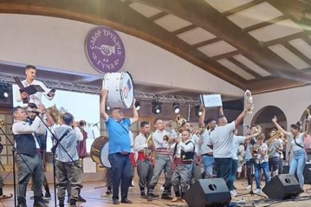 MATEJA I DAVID IZ VLASOTINCA NAJBOLJI MLADI TRUBAČI  U GUČI