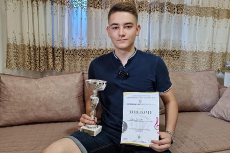 LUKA DENČIĆ IZ PERTATA KOD LEBANA PRVA HARMONIKA SRBIJE U SOKOBANJI U KATEGORIJI JUNIORA