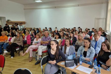 LESKOVAČKA EKONOMSKA ŠKOLA „ĐUKA DINIĆ“ OBELEŽILA 76 GODINA POSTOJANJA I RADA
