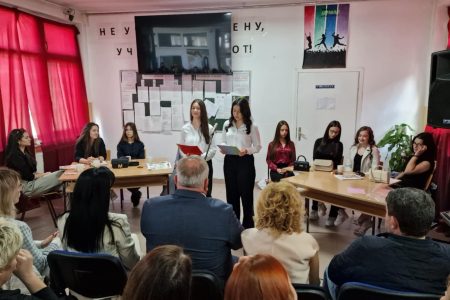 MEDICINSKA ŠKOLA U LESKOVCU DANAS PRIGODNIM PROGRAMOM OBELEŽILA 66 GODINA OD OSNIVANJA