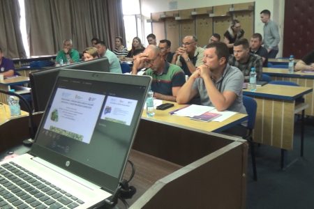 ODRŽANA INFORMATIVNA RADIONICA O PROIZVODNJI I PRERADI MLEKA I BILJNIH PROIZVODA