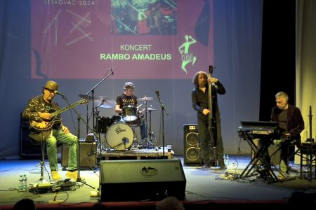 U LESKOVAČKOM NARODNOM POZORIŠTU SINOĆ JE OTVOREN 13. „DRUM DUM FESTIVAL“