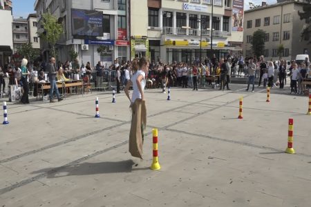 DEČIJE IGRE BEZ GRANICA PO DRUGI PUT ORGANIZOVANE NA GRADSKOM TRGU