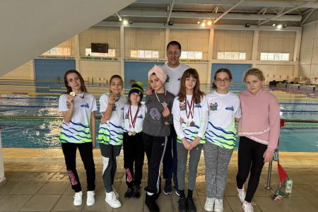 PLIVAČI PLIVAČKOG KLUBA „LESKOVAC“ OSVOJILI 9 MEDALJA NA TAKMIČENJU U BUGARSKOJ