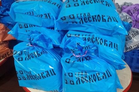 NOVOGODIŠNJIM PAKETIĆIMA OBRADOVANI SU I MALIŠANI U BRESTOVCU