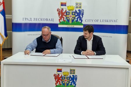 „OSNAŽENI-INKLUZIJA OSOBA SA INVALIDITETOM“ NAZIV JE UGOVORA KOJI JE GRAD LESKOVAC POTPISAO SA ORGANIZACIJOM INICIJATIVA ZA RAZVOJ I SARADNJU