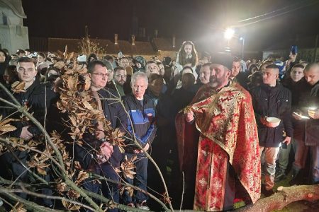 BADNJE VEČE PROSLAVLJENO U CRKVI SVETOG NIKOLE U BOJNIKU
