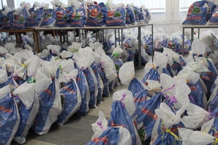 MALIŠANIMA U OPŠTINI VLASOTINCE PAKETIĆI STIŽU NA PRAVOSLAVNU NOVI GODINU