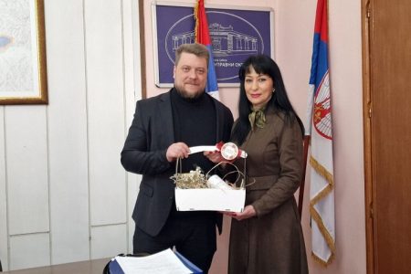 ZAMENICA GRADONAČELNIKA NASTAVILA OBILAZAK ZAPOSLENIH U GRADSKOJ UPRAVI I JABLANIČKOM UPRAVNOM OKRUGU