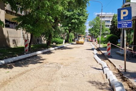 RADOVE NA UREĐENJU NEMANJINE ULICE OBIŠAO GRADONAČELNIK CVETANOVIĆ